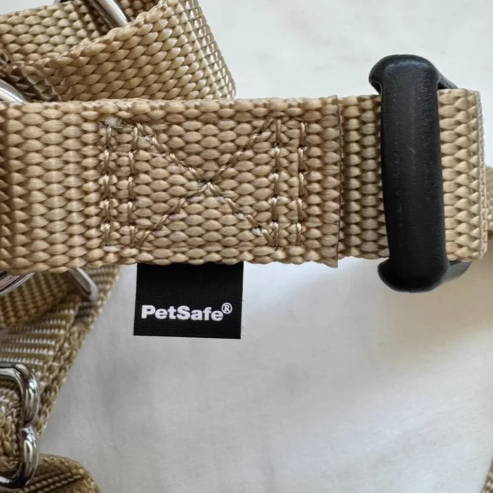 NWT PetSafe Easy Walk No-Pull Dog Harness, Size Medium, Fawn/Brown Color